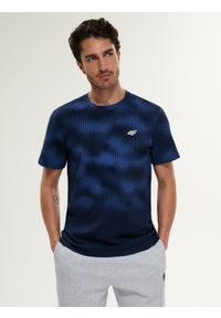 4f - 4F T-shirt regular z nadrukiem męski - granatowy S. Okazja: na co dzień. Kolor: niebieski. Materiał: jeans, dresówka, bawełna, dzianina. Wzór: nadruk. Styl: casual, klasyczny #1