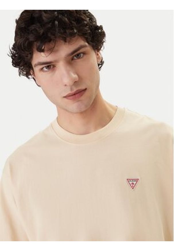 Guess Jeans T-Shirt M4YI46 K8FQ4 Beżowy Regular Fit. Kolor: beżowy. Materiał: bawełna