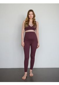Reserved - Bezszwowy top w stylu sportowym - brązowy. Kolor: brązowy. Materiał: prążkowany, dzianina. Styl: sportowy