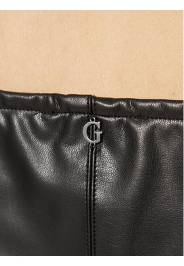 Guess Sukienka z imitacji skóry W5RK43 K8S30 Czarny Regular Fit. Kolor: czarny. Materiał: skóra
