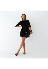 Mohito - Czarna sukienka mini - Czarny. Kolor: czarny. Długość: mini