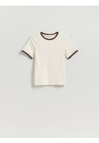 Reserved - T-shirt z ozdobną lamówką - złamana biel. Materiał: wiskoza, dzianina