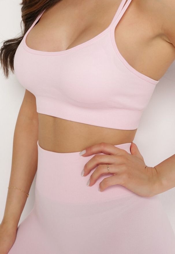 Born2be - Jasnoróżowy Komplet Sportowy Biustonosz na Ramiączkach i Legginsy z Gumką w Pasie Nadlira. Kolor: różowy. Sport: fitness
