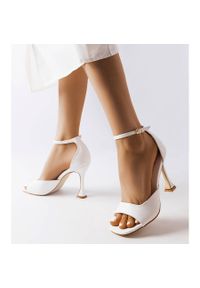 Inna Białe sandały na szpilce z paskiem Delinda. Zapięcie: pasek. Kolor: biały. Sezon: lato. Obcas: na szpilce #2