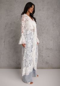 Renee - Biała Narzutka Sukienka Plażowa Boho z Koronki Ozdobiona Guzikami i Falbanami Palmeda. Okazja: na plażę. Kolor: biały. Materiał: koronka. Wzór: aplikacja, koronka. Sezon: lato. Typ sukienki: proste. Styl: boho #8