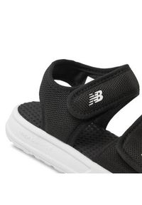 New Balance Sandały SYA750J3 Czarny. Kolor: czarny. Materiał: materiał #7