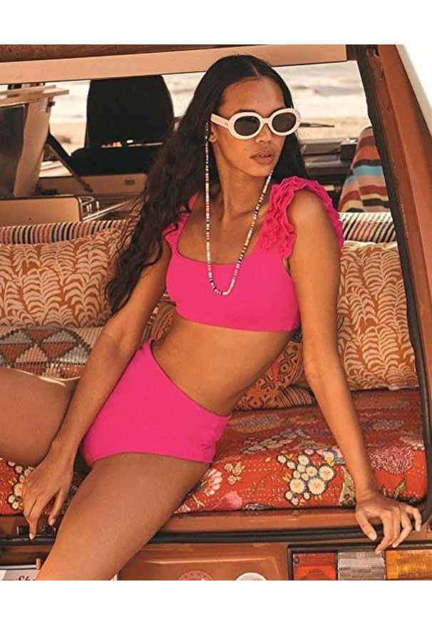 AGUA BENDITA - Różowy dół od bikini Alicia Oazze. Stan: podwyższony. Kolor: różowy, wielokolorowy, fioletowy. Materiał: materiał