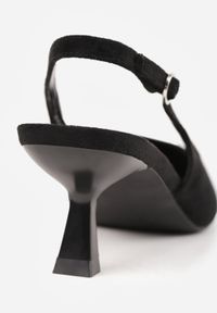 Renee - Czarne Czółenka Slingback na Kaczuszce z Imitacji Zamszu Mairiko. Nosek buta: szpiczasty. Zapięcie: sprzączka. Kolor: czarny. Materiał: zamsz. Sezon: lato. Obcas: na szpilce. Wysokość obcasa: średni #9