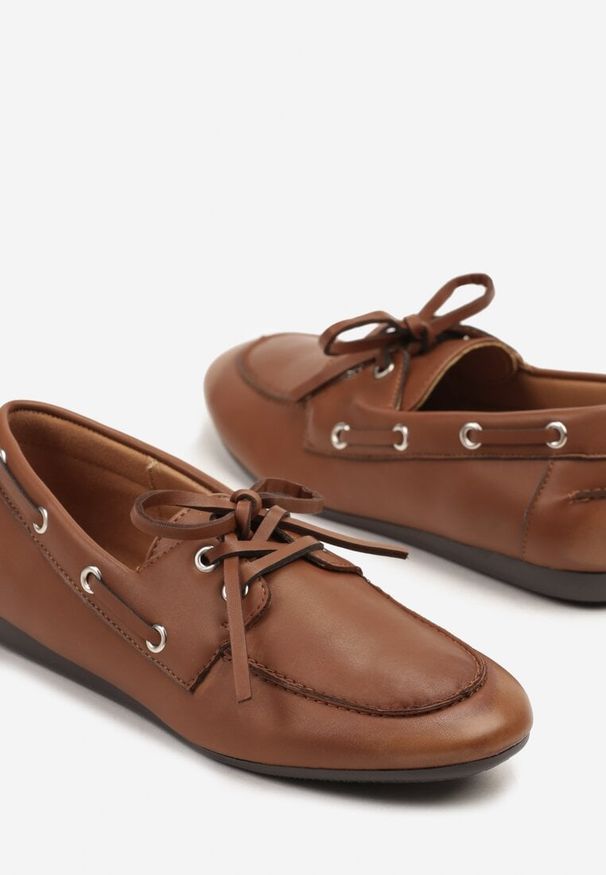 Born2be - Jasnobrązowe Mokasyny Ozdobione Sznurowaniem Tolioriana. Okazja: na co dzień. Zapięcie: sznurówki. Kolor: brązowy. Materiał: jeans. Wzór: aplikacja. Styl: klasyczny, elegancki, casual