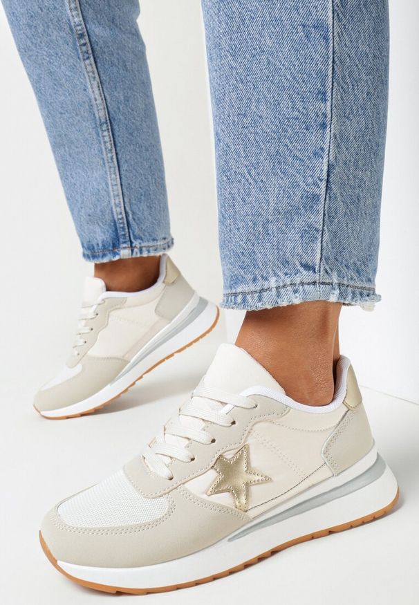 Born2be - Beżowe Sneakersy na Grubej Podeszwie z Naszywką Gwiazdy Anateia. Kolor: beżowy. Wzór: aplikacja