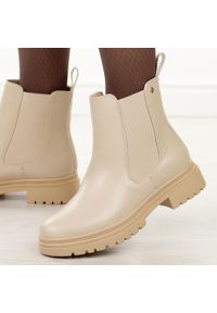 POTOCKI - Beżowe sztyblety damskie Potocki 12201. Okazja: na co dzień. Nosek buta: okrągły. Kolor: beżowy. Materiał: skóra. Szerokość cholewki: normalna. Sezon: zima, jesień. Styl: casual, elegancki, sportowy, klasyczny #1