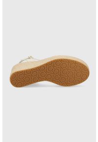 Calvin Klein sandały WEDGE 50HH W/HW - JQ damskie kolor beżowy na koturnie HW0HW01490. Zapięcie: klamry. Kolor: beżowy. Materiał: skóra, guma. Obcas: na koturnie #2