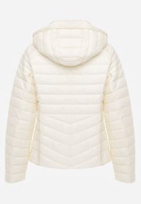 Born2be - Jasnobeżowa Klasyczna Kurtka Przejściowa z Pikowaniem i Odpinanym Kapturem Pretiella. Okazja: na spacer, na co dzień. Kolor: beżowy. Materiał: jeans, nylon. Styl: klasyczny #6