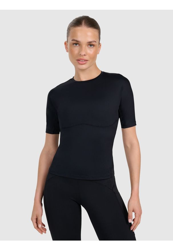 4f - 4F Koszulka treningowa slim szybkoschnąca damska - czarna M. Kolor: czarny. Materiał: syntetyk, materiał, włókno, elastan. Wzór: gładki, ze splotem. Sport: fitness