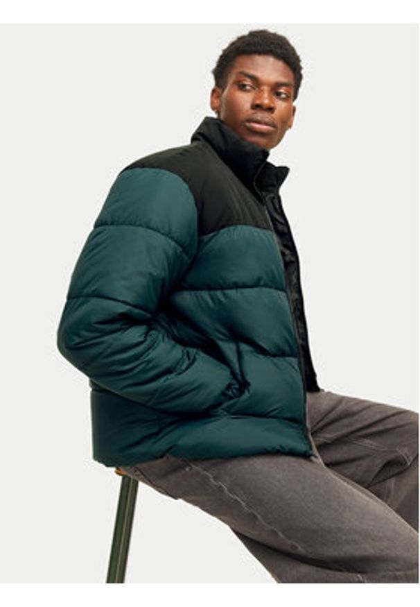 Jack & Jones - Jack&Jones Kurtka zimowa Moon 12256859 Zielony Regular Fit. Kolor: zielony. Materiał: syntetyk. Sezon: zima
