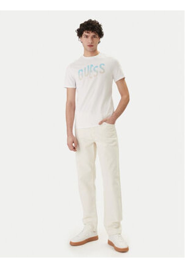 Guess T-Shirt F6GI02 J1314 Biały Slim Fit. Kolor: biały. Materiał: bawełna