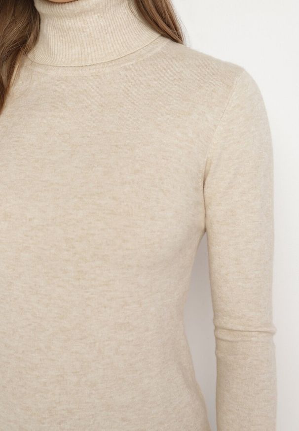 Born2be - Beżowy Golf Sweter z Wiskozą i Kaszmirem Zailaya. Okazja: na co dzień. Typ kołnierza: golf. Kolor: beżowy. Materiał: wiskoza, kaszmir. Styl: casual