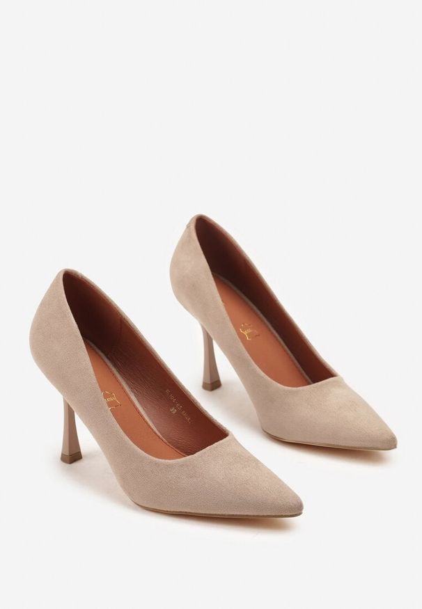 Renee - Ciemnobeżowe Szpilki Vices z Wkładką ze Skóry Naturalnej Gioriane. Okazja: na spotkanie biznesowe, do pracy, na randkę. Kolor: beżowy. Materiał: skóra. Obcas: na szpilce. Styl: elegancki, klasyczny, biznesowy