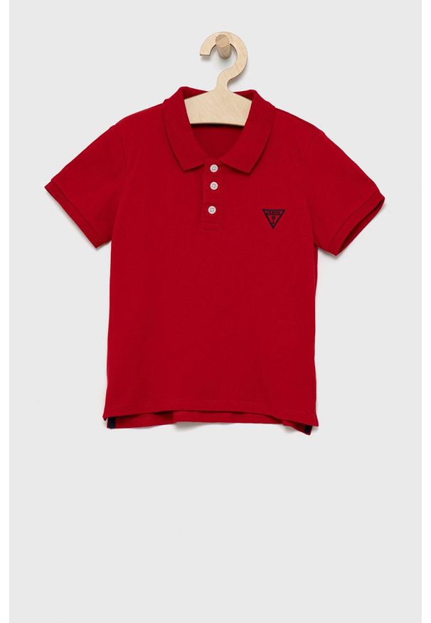 Guess Polo dziecięce kolor czerwony gładki. Okazja: na co dzień. Typ kołnierza: polo. Kolor: czerwony. Materiał: dzianina, materiał, bawełna. Długość: krótkie. Wzór: gładki. Styl: casual