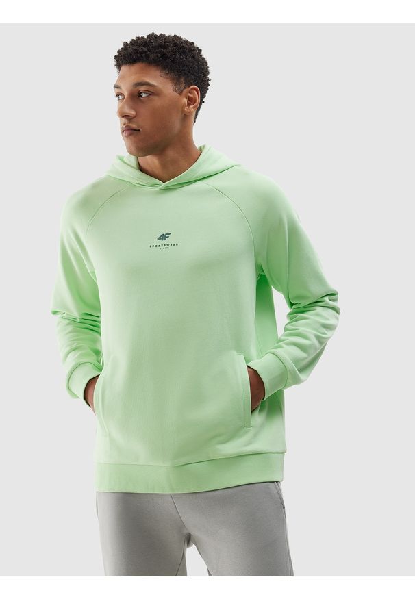 4f - 4F Bluza dresowa nierozpinana z kapturem z bawełny organicznej męska - jasna zieleń XXL. Okazja: na co dzień. Typ kołnierza: kaptur. Kolor: zielony. Materiał: dresówka, bawełna. Długość rękawa: raglanowy rękaw. Wzór: gładki, nadruk, ze splotem. Styl: sportowy, casual