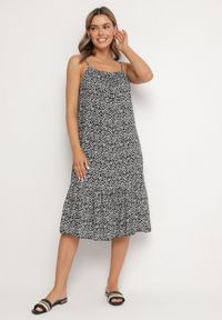 Born2be - Czarna Rozkloszowana Sukienka z Bawełny w Kwiatowy Wzór Nilaretia. Okazja: na co dzień. Kolor: czarny. Materiał: bawełna. Długość rękawa: na ramiączkach. Wzór: kwiaty. Sezon: lato. Typ sukienki: rozkloszowane. Styl: casual #1