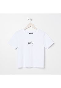 Sinsay - Koszulka z napisem - Biały. Kolor: biały. Wzór: napisy #1