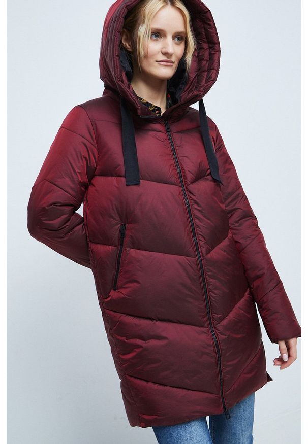 medicine - Medicine płaszcz damski kolor bordowy zimowy. Okazja: na co dzień. Kolor: czerwony. Długość: długie. Sezon: zima. Styl: casual