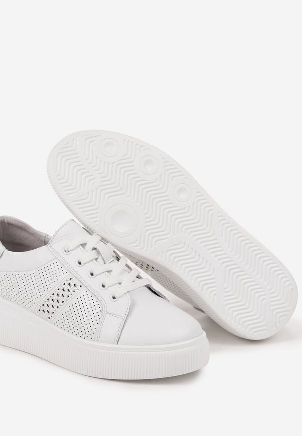 Born2be - Białe Skórzane Sneakersy na Płaskiej Podeszwie ze Skórzaną Wkładką i Ażurową Cholewką Lorili. Okazja: na co dzień. Nosek buta: okrągły. Kolor: biały. Materiał: skóra. Szerokość cholewki: normalna. Wzór: ażurowy. Obcas: na płaskiej podeszwie