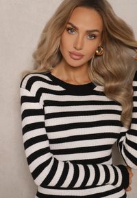 Renee - Czarno-Biały Sweter Zimowy w Paski z Bawełną Zindalina. Okazja: na co dzień. Kolor: czarny. Materiał: bawełna. Wzór: paski. Sezon: zima. Styl: klasyczny, casual, elegancki #5