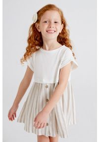 Mayoral sukienka dziecięca kolor beżowy mini rozkloszowana. Kolor: beżowy. Długość rękawa: krótki rękaw. Typ sukienki: rozkloszowane. Długość: mini