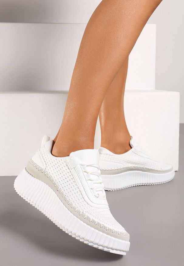Renee - Białe Sznurowane Sneakersy na Grubej Podeszwie do Kostki Pasapia. Nosek buta: okrągły. Zapięcie: sznurówki. Kolor: biały. Materiał: materiał. Obcas: na obcasie. Wysokość obcasa: niski