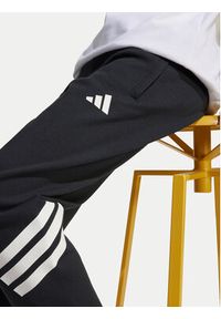 Adidas - adidas Spodnie dresowe Future Icons 3-Stripes JJ4808 Czarny Regular Fit. Kolor: czarny. Materiał: bawełna #7