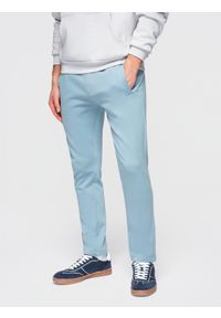 Ombre Clothing - Dresowe spodnie bawełniane męskie BASIC z nogawką bez ściągacza - jasnoniebieskie V7 - Rozmiar: M. Okazja: na co dzień. Kolor: niebieski. Materiał: dresówka, bawełna. Wzór: gładki, aplikacja. Styl: casual, klasyczny, sportowy
