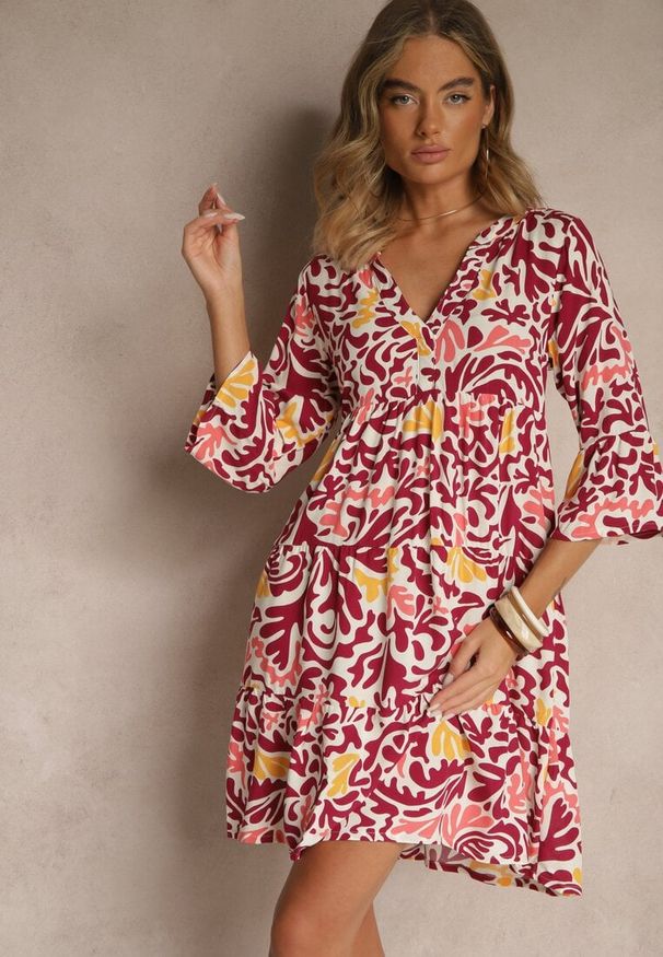 Renee - Żółto-Bordowa Sukienka z Wiskozy o Rozkloszowanym Kroju w Abstrakcyjny Wzór Lirese. Okazja: na co dzień. Kolor: żółty. Materiał: wiskoza. Styl: elegancki, casual