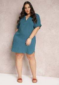 Renee - Ciemnozielona Bawełniana Sukienka Mini o Pudełkowym Fasonie z Kołnierzykiem Elealla. Kolekcja: plus size. Kolor: zielony. Materiał: bawełna. Długość rękawa: krótki rękaw. Typ sukienki: dla puszystych. Długość: mini #5