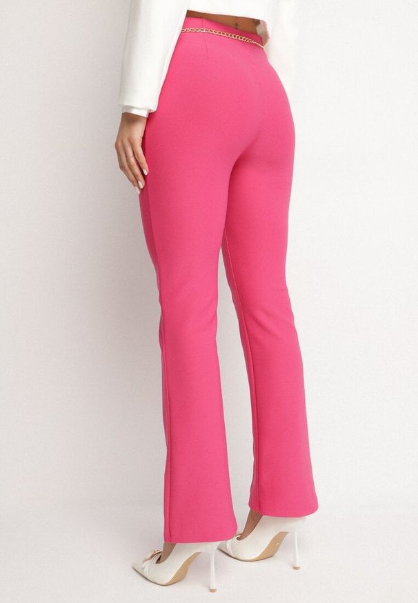 Born2be - Fuksjowe Spodnie Dzwony z Łańcuszkiem Riselda. Kolor: różowy. Materiał: tkanina. Wzór: gładki, jednolity