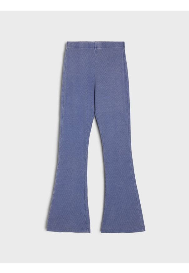 Sinsay - Prążkowane spodnie flare - niebieski. Kolor: niebieski. Materiał: prążkowany