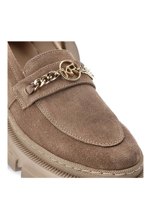 Półbuty damskie Karino, zamszowa cholewka wsuwane masywna platforma, ciemny beż welur, 4370-008-P. Okazja: na co dzień. Zapięcie: bez zapięcia. Kolor: beżowy. Materiał: zamsz, skóra, welur. Szerokość cholewki: normalna. Obcas: na obcasie, na platformie. Styl: casual, klasyczny. Wysokość obcasa: niski