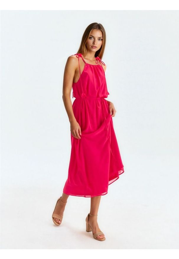 Sinsay - Sukienka midi z dekoracyjnym wiązaniem z motywem kwiatów - różowy. Kolor: różowy. Wzór: kwiaty. Długość: midi