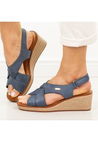 Granatowe skórzane sandały damskie na koturnie Sergio Leone Sk297s. Okazja: na co dzień, na spacer. Zapięcie: rzepy. Kolor: niebieski. Materiał: skóra. Sezon: wiosna, lato. Obcas: na koturnie. Styl: casual #1