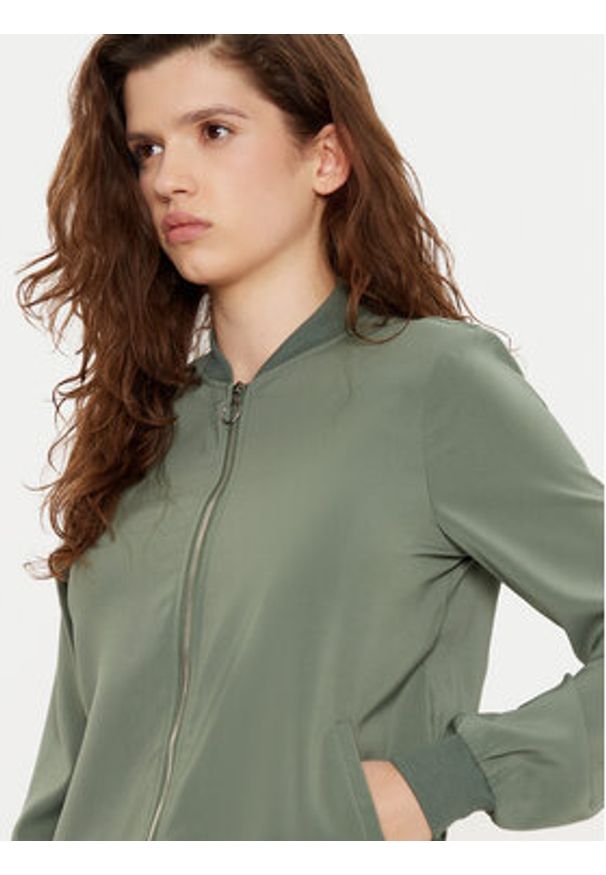 Vero Moda Kurtka bomber Coco 10245734 Zielony Regular Fit. Kolor: zielony. Materiał: syntetyk