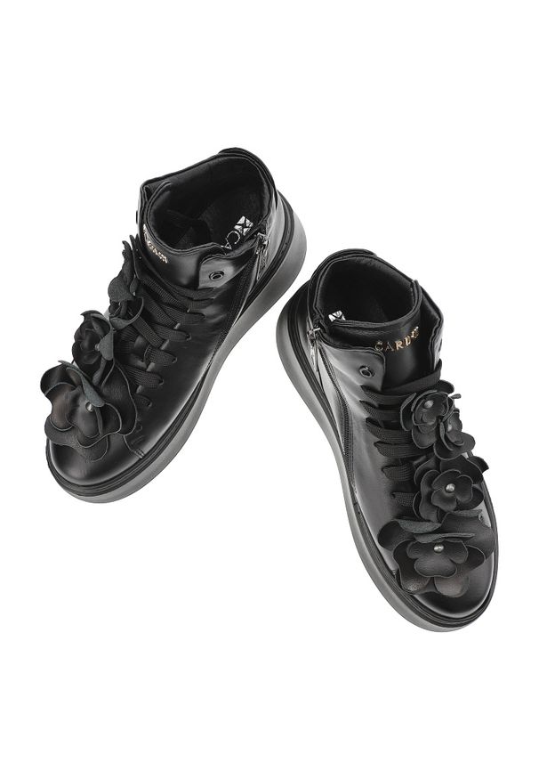 Czarne Sneakersy Carinii Modne Obuwie Damskie. Okazja: na co dzień. Kolor: czarny. Materiał: jeans. Styl: elegancki, casual, klasyczny, sportowy
