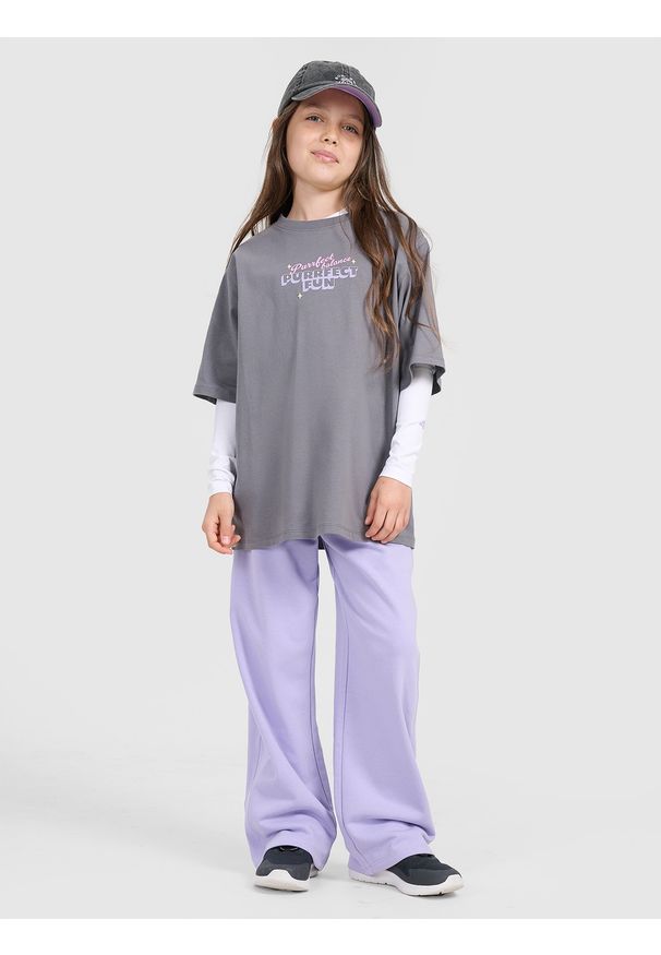 4f - 4F T-shirt oversize z nadrukiem dziewczęcy - szary 164 (13-14 lat). Okazja: na co dzień. Kolor: szary. Materiał: jersey, bawełna. Wzór: nadruk. Sezon: lato. Styl: casual, klasyczny, sportowy