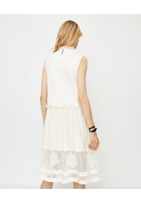 Alexander McQueen - ALEXANDER MCQUEEN - Biała sukienka z jedwabiu. Okazja: na randkę. Kolor: biały. Materiał: jedwab. Wzór: haft, kwiaty, aplikacja. Styl: elegancki #3