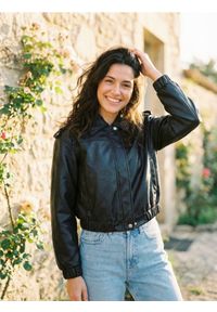 Sinsay - Kurtka bomberka z imitacji skóry - czarny. Kolor: czarny. Materiał: skóra #1