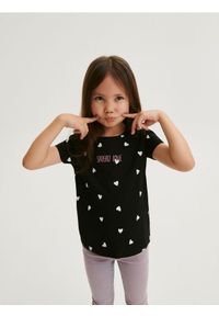 Reserved - Bawełniany t-shirt w serca - czarny. Kolor: czarny. Materiał: bawełna