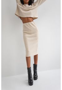 Marsala - Długa spódnica z dzianiny sweterkowej w kolorze MELANGE BEIGE - BLISS-S. Okazja: na co dzień. Kolor: beżowy. Materiał: dzianina. Długość: długie. Wzór: melanż, prążki. Styl: casual #1