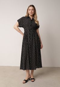 Born2be - Czarna Koszulowa Sukienka z Wiskozy w Groszki z Wiązanym Paskiem w Talii Heless. Okazja: na co dzień, na spacer. Kolor: czarny. Materiał: wiskoza. Wzór: grochy. Typ sukienki: koszulowe. Styl: casual, klasyczny, retro #5