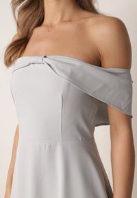 Born2be - Niebieska Koktajlowa Sukienka VICES Hiszpanka o Rozkloszowanym Kroju Diolora. Typ kołnierza: dekolt hiszpanka. Kolor: niebieski. Materiał: poliester. Typ sukienki: rozkloszowane. Styl: wizytowy #5