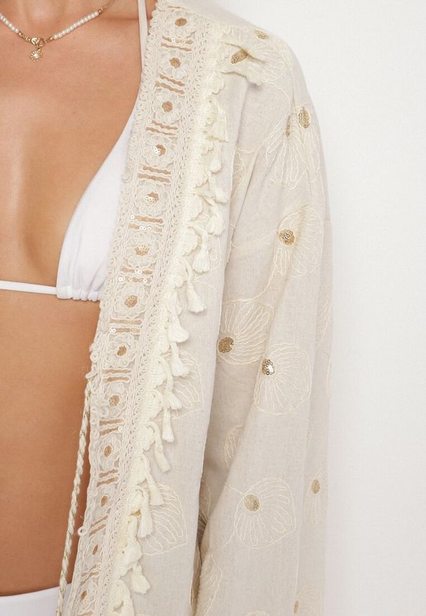 Born2be - Beżowe Bawełniane Ponczo z Wiązaniem Cekinami i Haftem Nalizia. Okazja: na co dzień. Typ kołnierza: dekolt w serek. Kolor: beżowy. Materiał: bawełna. Wzór: haft. Styl: klasyczny, casual, elegancki